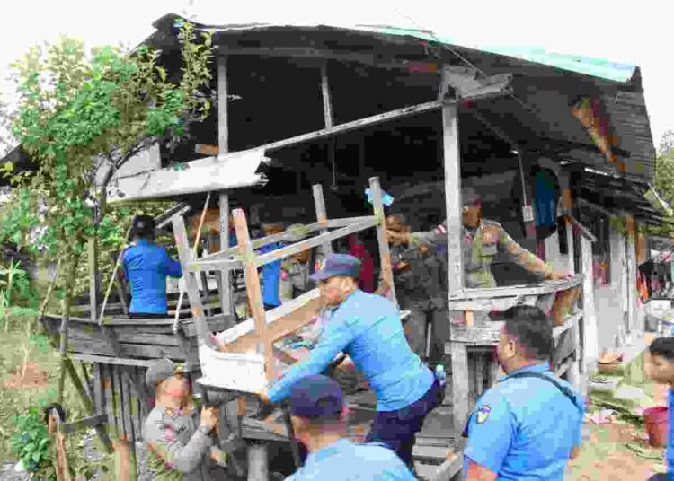Polresta Barelang Bersama Tim Terpadu Tertibkan Bangunan Tempat Penyalahgunaan Narkoba