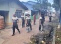 Polsek Bulang Gelar Gotong Royong Serentak di Kelurahan Pulau Buluh