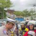 Satlantas Polresta Barelang Bagi Helm, Sayuran, dan Goodie Bag Sambil Edukasi Keselamatan Lalu Lintas