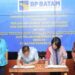 BP Batam – PT Batam Sarana Surya Perkuat Perjanjian Kerja Sama PLTS Terapung