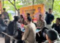 Polsek Sekupang Gelar Jumat Curhat Bersama Warga di Warung Depan Mako