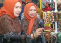 Dukung UMKM Naik Kelas, Hj. Erlita Amsakar Tinjau Bazar HUT Dekranas Ke 45