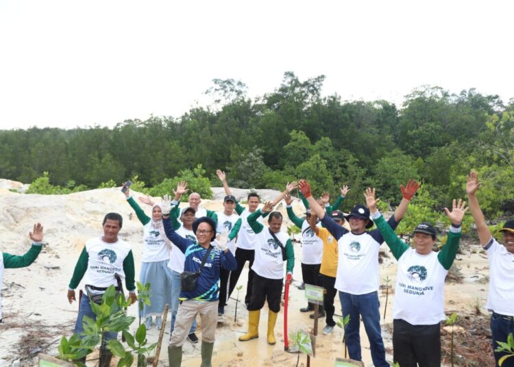 Ketua DPRD Kota Batam Kamaluddin Hadiri Aksi Penanaman Mangrove Bersama LSM Mapan di Kebun Raya Nongsa