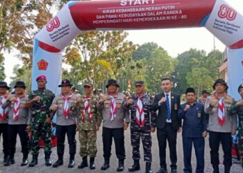 Ketua Komisi I DPRD Batam Hadiri Penyerahan Bendera Merah Putih dan Apresiasi Semangat Tim Kirab