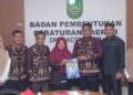 BAPEMPERDA DPRD Kota Batam Gelar Rakor Harmonisasi Propemperda 2025 Dan Terima Kunjungan Pansus DPRD Kota Baru