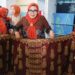 Siap Promosi, Erlita Beri Semangat Penenun Pulau Ngenang Untuk Terus Berkembang