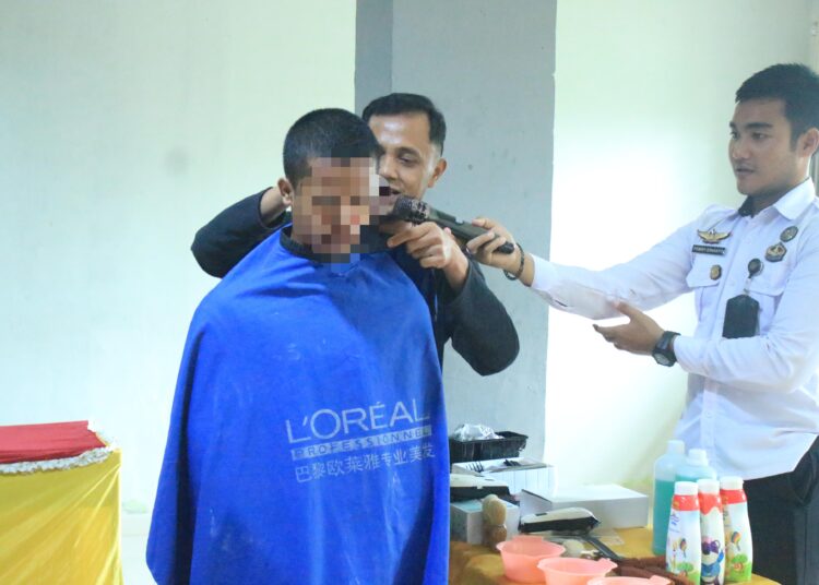LPKA Batam Gandeng LPK Sumber Ilmu Gelar Pelatihan Barbershop Bagi Anak Binaan