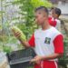 Anak Binaan LPKA Batam Panen Hasil Kebun dengan Antusias