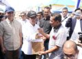 Kepala BP Batam Dampingi Menteri Transmigrasi RI Serahkan 94 SHM ke Warga Rempang