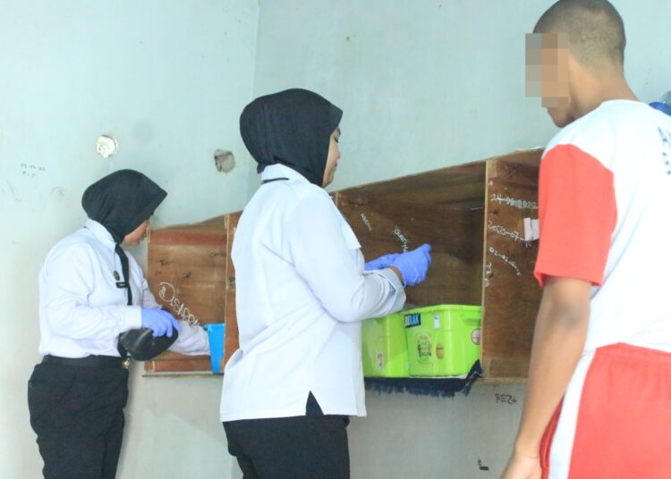 Cegah Gangguan Kamtib, LPKA Batam Gelar Razia Rutin di Area Wisma Hunian Anak Binaan