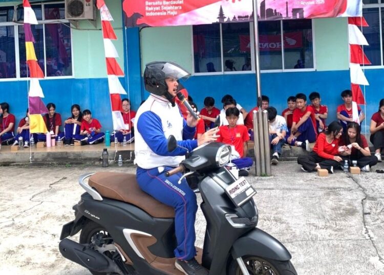 Capella Honda Kepri Bekali Pelajar Tanjungpinang Teknik Dasar Safety Riding