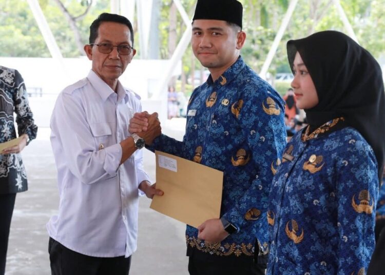 Wali Kota Amsakar Serahkan SK Pengangkatan PPPK Tahap II Formasi Tahun 2024
