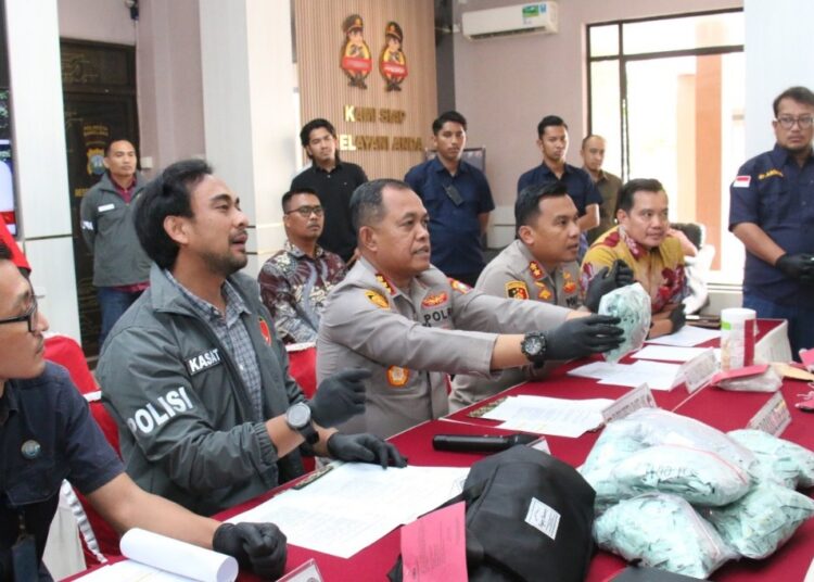 Kapolresta Barelang Pimpin Konferensi Pers Pemusnahan Barang Bukti Narkotika Dan Ungkap Kasus Peredaran Obat Ilegal