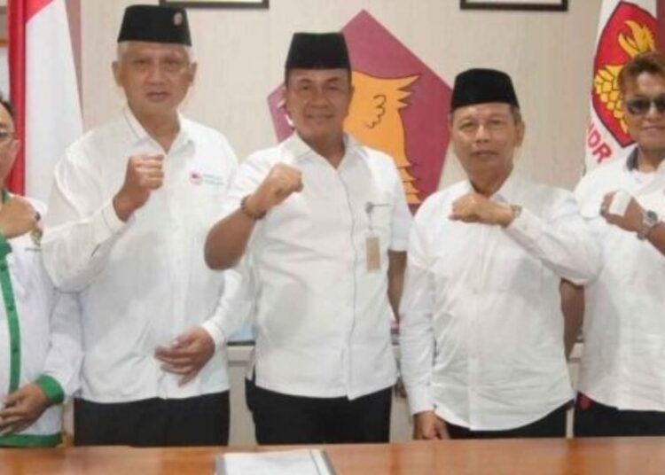 Pimpinan Dan Anggota DPRD Meriahkan Pembukaan Kejuaraan Sepak Bola Piala Bergilir Wali Kota Batam Tahun 2025