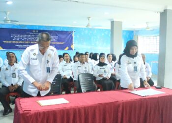 Jajaran Lembaga Pembinaan Khusus Anak (LPKA) Kelas II Batam mengikuti kegiatan Penandatanganan Komitmen Bersama Jajaran Pemasyarakatan yang diselenggarakan secara virtual melalui aplikasi Zoom Meeting.