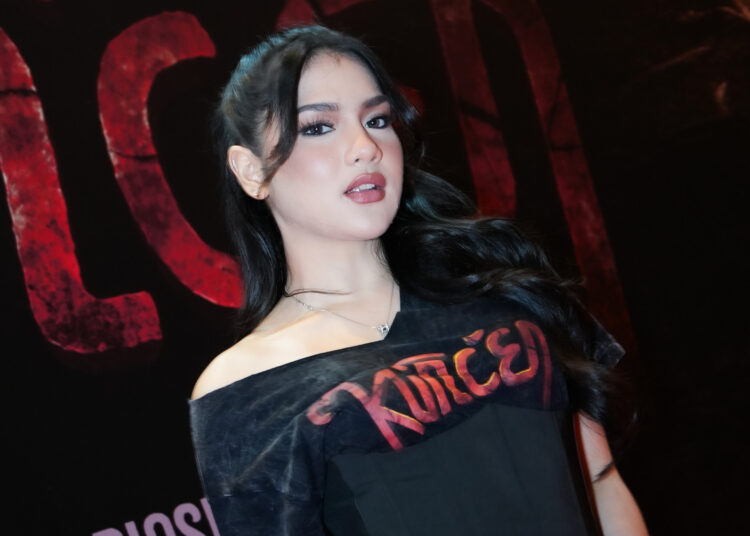 Davina Karamoy Rela Berkorban untuk Kuncen