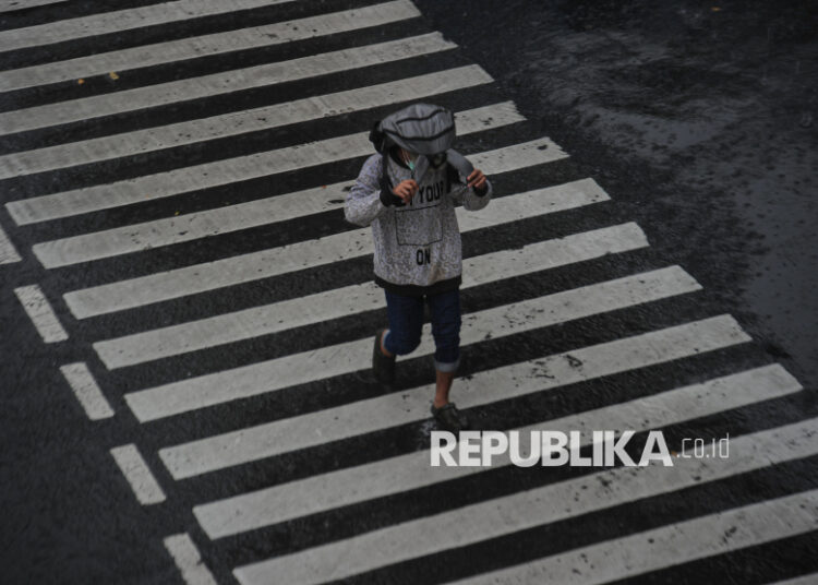Bahaya Mikroplastik dalam Hujan, Ini Penjelasan Kemenkes