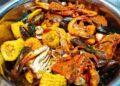 3 Tempat Makan Seafood Enak di Surabaya, Antrian Mengular!
