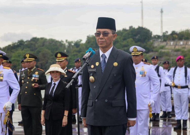 Upacara Bendera dan Tabur Bunga Peringatan Hari Pahlawan di Batam, Amsakar-Li Claudia Kobarkan Semangat Pahlawan