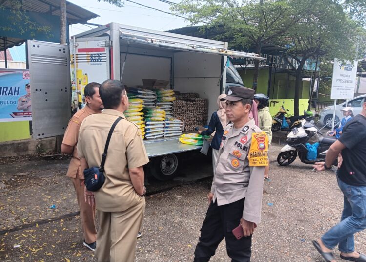 Polsek Batu Ampar Bersama Bulog Gelar Gerakan Pangan Murah Untuk Jaga Stabilitas Harga Di Batam