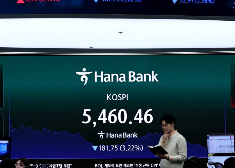 Foreign Investors Shed 20T Won, Holdings Top 2,000T