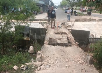 Protes Pembongkaran Jembatan Secara Sepihak, Warga Dua Perumahan di Tiban Nyaris Bentrok dan Desak Pemerintah Turun Tangan