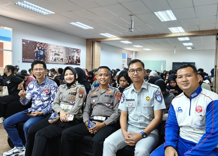 Seminar Safety Riding Honda di Batam Bahas Jarak Aman, Blind Spot hingga Risiko bagi Usia Produktif