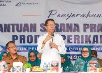 Bersama TP-PKK Batam, Amsakar Serahkan Bantuan Sarana Perikanan dan Tekankan Pemberdayaan Masyarakat