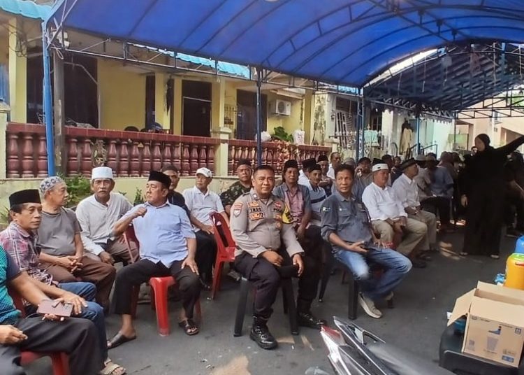 Bhabinkamtibmas Tiban Baru Melayat Warga Binaan yang Meninggal Dunia, Pererat Silaturahmi Dengan Masyarakat