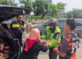 Ditreskrimsus Polda Kepri Gandeng Insan Pers Bagikan Ratusan Kantong Beras Di Momen Jumat Berkah